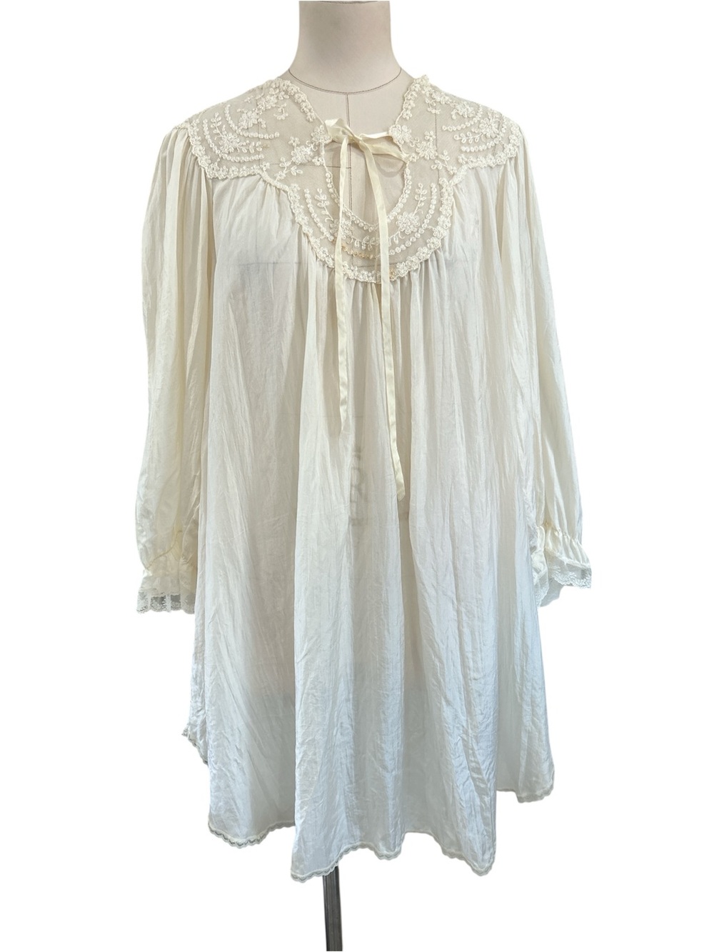 80’s 100% silk lace long sleeve babydoll gown cream small